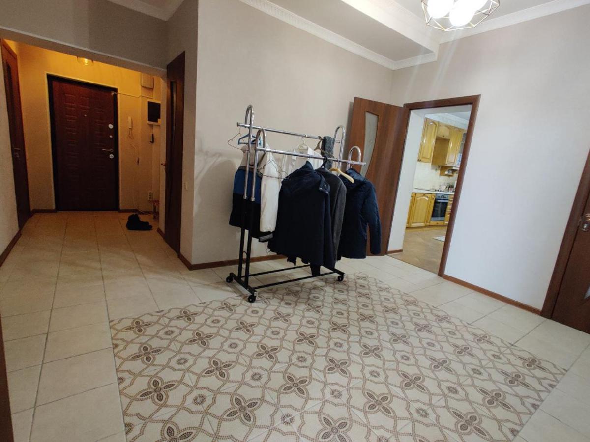 Комната В 4Х Комнатной Квартире Алмати Екстер'єр фото